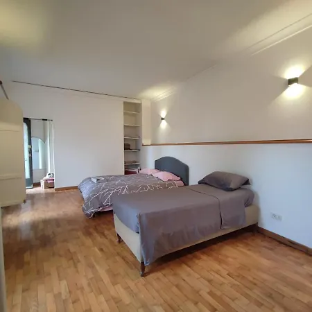 In Neapolitan Castle Int 28